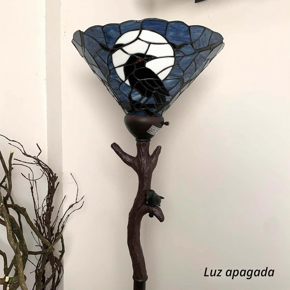 2026 Bieye L30959 Cuervo se sienta de nuevo en una rama desnuda Luna llena Estilo Tiffany Lámpara de pie Torchiere de vidrieras para decoración de Halloween (azul oscuro)