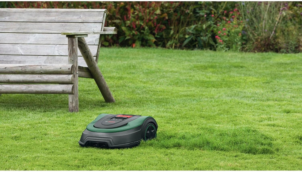 2026 Bosch Robot cortacésped Indego S 500 (con batería de 18 V y función de aplicación, base de carga incluida, ancho de corte de 19 cm, para áreas de césped de hasta 500 m² y en caja de cartón)