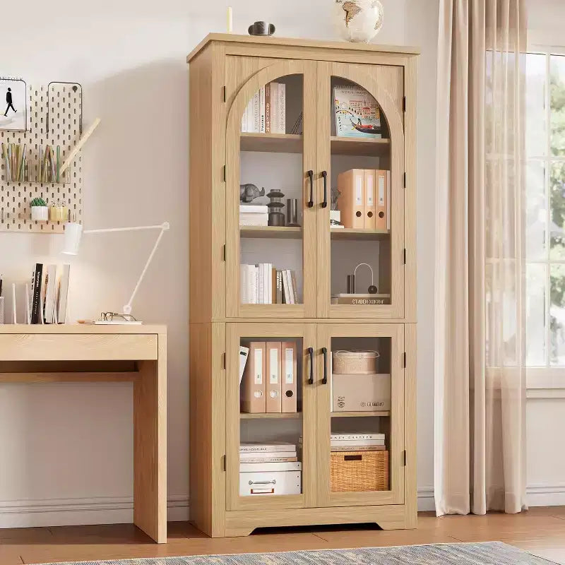 2026 Armario despensa de 70" natural/blanco con 4 puertas de cristal arqueadas y estantes ajustables
