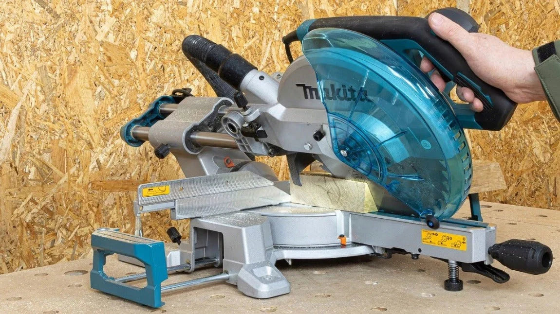 2026 MAKITA LS1110F Sierra ingletadora deslizante 1450 W, disco de 260 mm, LED y arranque suave