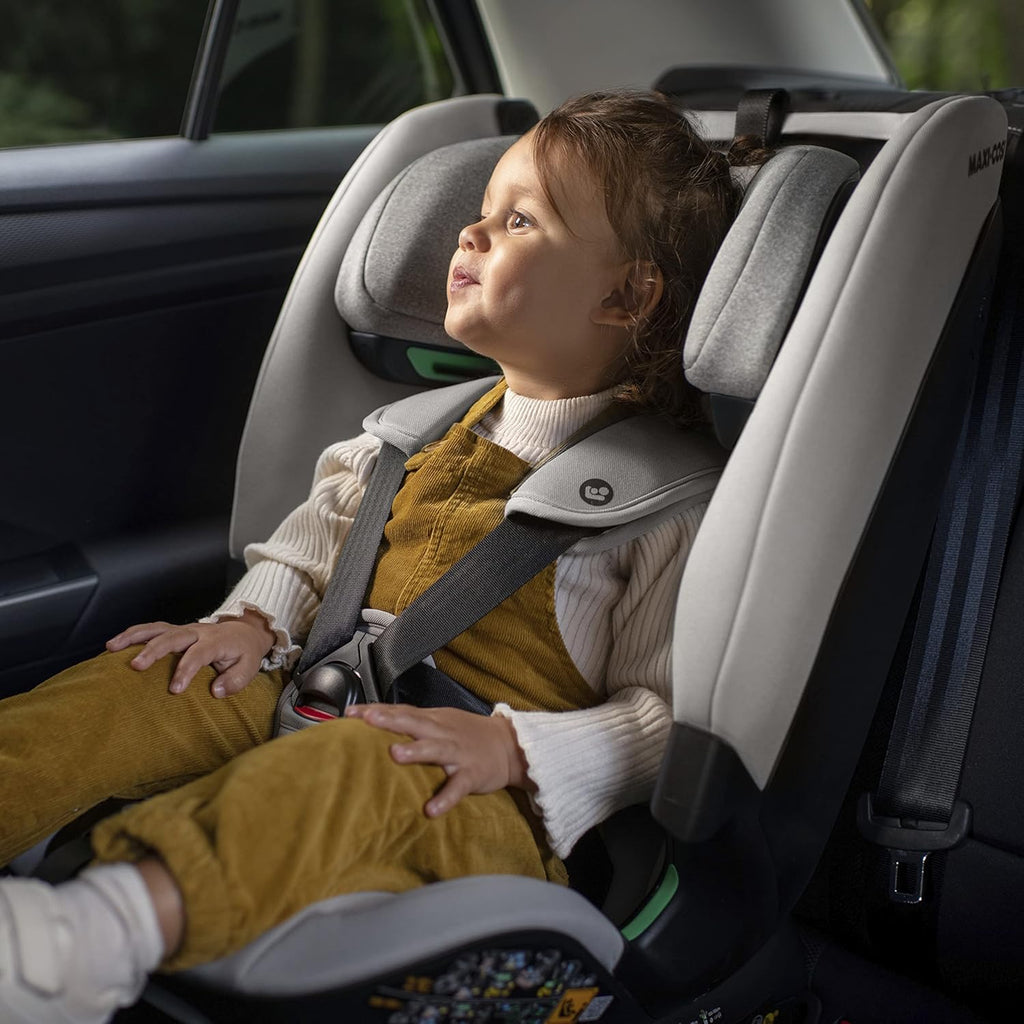 2026 Silla de coche convertible Maxi-Cosi Titan Plus i-Size, de 15 meses a 12 años (76-150 cm), protección contra impactos laterales G-CELL, 4 posiciones de reclinado, reposacabezas acolchado con espuma suave, color negro auténtico.