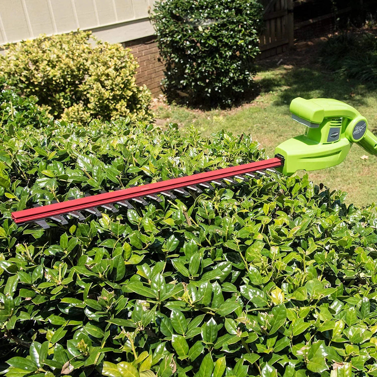2026 NewGreenworks 40V 20" Battery Powered Pole Saw with Hedge Trimmer Attachment + 2.0 Ah Battery and Charger