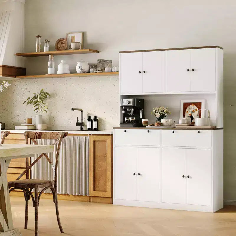 2026 Armario despensa de cocina de 71" blanco/madera, 8 puertas, 2 cajones y estación de carga